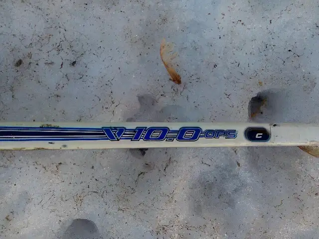 Alexander Steen Signed Rookie Hockey Stick & Card in Arts & Collectibles in Winnipeg - Image 8