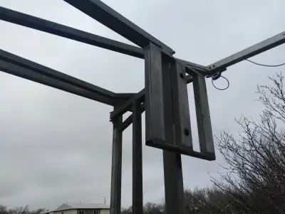 I have for sale a very well built pontoon lift full electric with brand new deep cycle battery this...