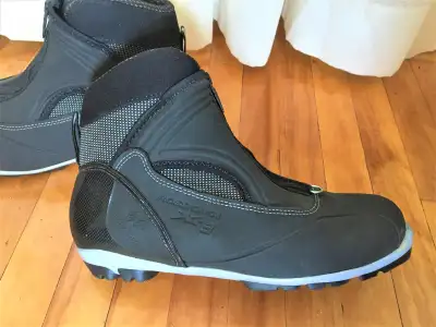 Rossignol NNN Cross Country Ski Boots Size Eur 43 Men  For NNN, View more