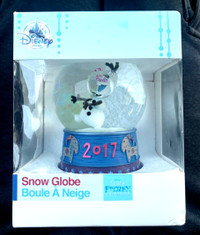 Frozen Disney Store Olaf's Adventure Snow Globe 2017 NEUF
