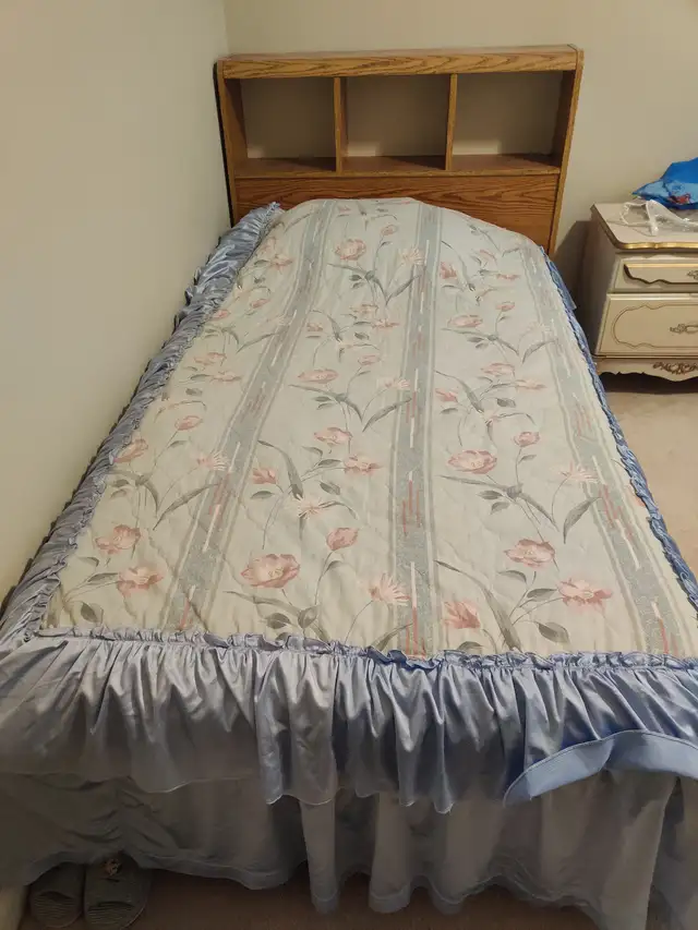 ★★SINGLE BED WITH HEADBOARD★★ in Beds & Mattresses in Delta/Surrey/Langley - Image 6