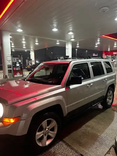 2013 jeep patriot north Oil change done every 5-6000km Brand new OEM fuel pump system and ball joint...