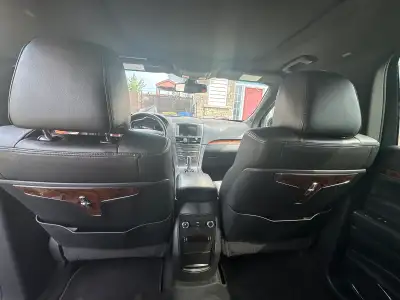 Je mets en vente mon Lincoln MKT 2018, un VUS offrant luxe et confort, idéal pour les familles ou ce...