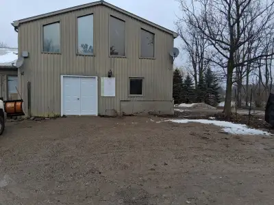 Indoor Shop with Outdoor Yard – Ideal for Landscape Company Available indoor shop space with outdoor...