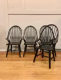 Set of 4 windsor style chairs