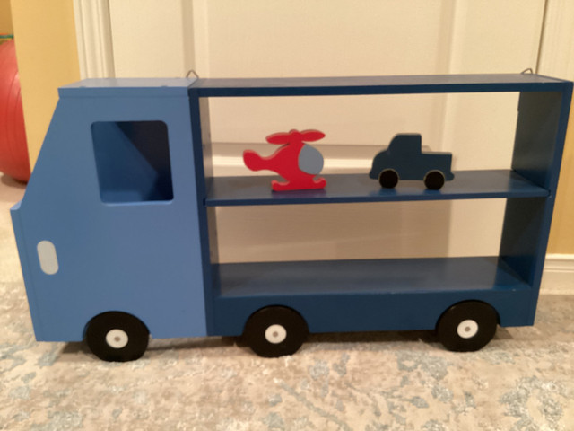 Kids display shelf in Bookcases & Shelving Units in Markham / York Region
