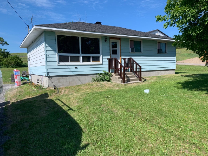 3 bedroom Bungalo, Affordable living! Houses for Sale Renfrew Kijiji