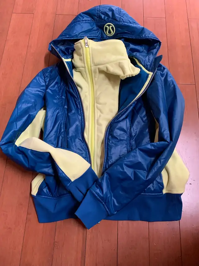Lululemon Women’s Jacket in Women's - Tops & Outerwear in Markham / York Region - Image 2