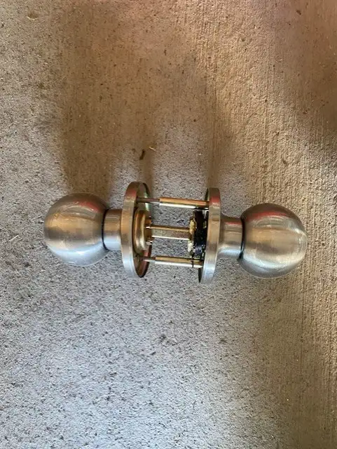 Closet door knobs460680325644963844