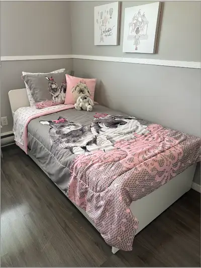 Selling the ENTIRE bed set - consisting of both beds, including mattresses and additionally the curr...