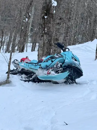 selling 2024 skidoo freeride 850 146' with only 530km 146 skid 850cc motor shot start 10' touch scre...