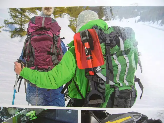 2 pelles pliante (Bird Rock) Neuve.  Rouge/noire.64520007935617122