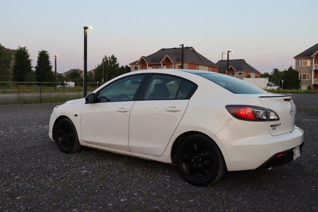 2010 Mazda Mazda3 in Cars & Trucks in Gatineau - Image 2