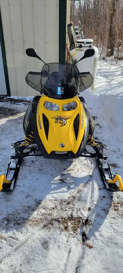 2006 skidoo MXZ 500ss in mint shape and well taken care of. About 1700 miles, electric start, revers...