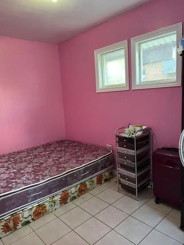 915 Joesphine ave rooms for rent.