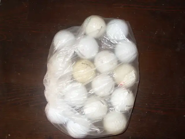 Wison Golf Club Set – Drivers, Irons, Balls, Tees and  Case in Golf in Ottawa - Image 8