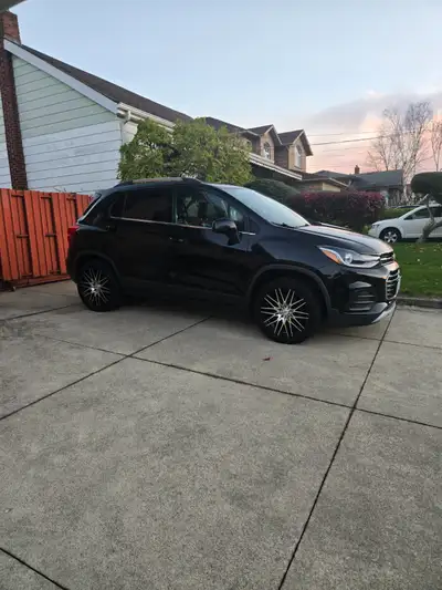 Very clean original owner Trax LT AWD,low km, after market 18" rims and factory rims with snow tires...