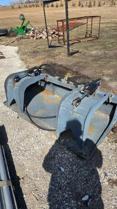 I am selling a used grapple bucket, perfect for various heavy-duty tasks. This attachment is in good...