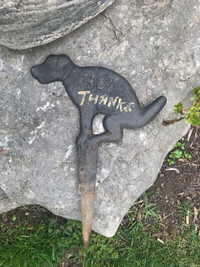 VINTAGE CAST IRON LAWN SIGN - DOG GOING "NO! THANKS"