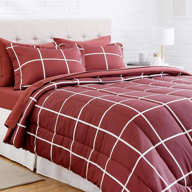 Lightweight Microfiber 7 Piece Bed-in-a-Bag Queen Comforter in Bedding in Burnaby/New Westminster - Image 3