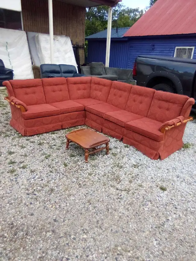 quality corner sectional in Couches & Futons in Norfolk County - Image 2