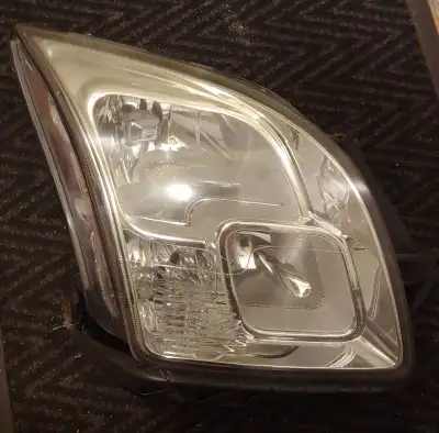 Ford Part Number: FO2503219 USED headlight assembly for a 2007 Ford Fusion. Is in decent condition....