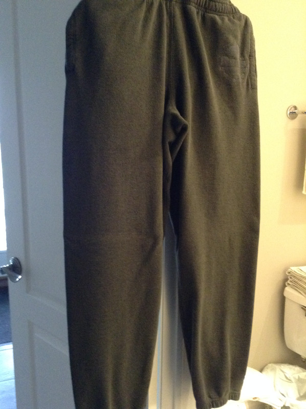 Roots men sweat pants elastic bottom loose fit olive col size L in Men's in Oshawa / Durham Region