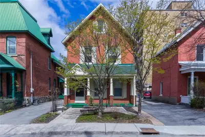 Bedrooms closing to campus in Sandy Hill are available