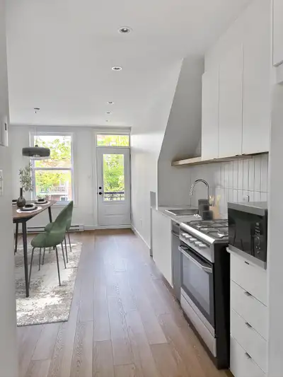 6872, 2e étage Disponible dès maintenant Venez vivre dans un appartement entièrement rénové en 2025,...