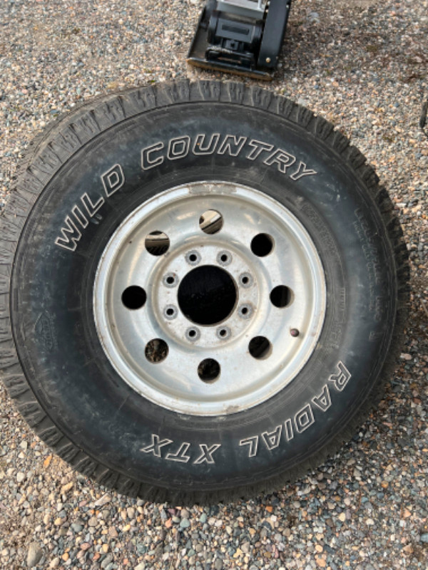 2001 Ford F350 Factory Aluminum rims in Tires & Rims in Prince George