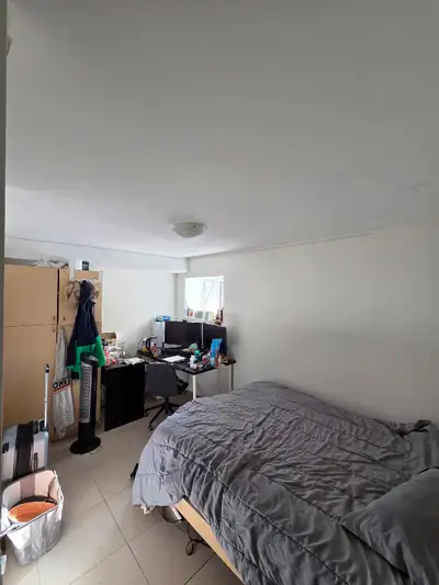 Single room for rent less than a 10 minutes walk from TMU campus and Eaton Center (Church and Gerrar...