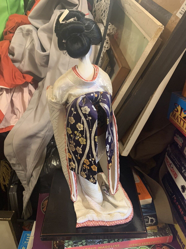 Oriental geisha doll on stand reduced in Arts & Collectibles in City of Halifax - Image 4