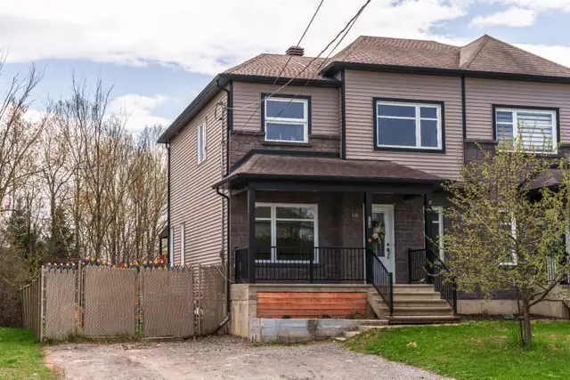 Cinq chambres étudiant(e)s a louer dans une maison in Room Rentals & Roommates in Sherbrooke - Image 2