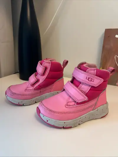 Ugg Childrens Girls Nylon Hook & Loop / Velcro Short Snow Boots Pink Size 7 Fit: Size 7 (age 2-3) Gr...