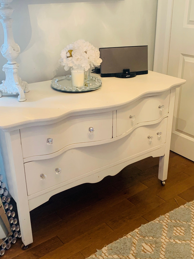 Pretty white shabby chic dresser | Dressers & Wardrobes | Mississauga /  Peel Region | Kijiji