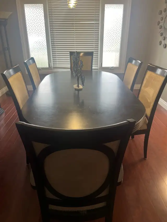 Dining Room Table Set in Dining Tables & Sets in Hamilton - Image 3