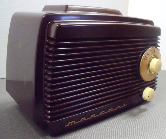 MARCONI TUBE RADIO MODEL 355 (1952) in Arts & Collectibles in Lethbridge - Image 3
