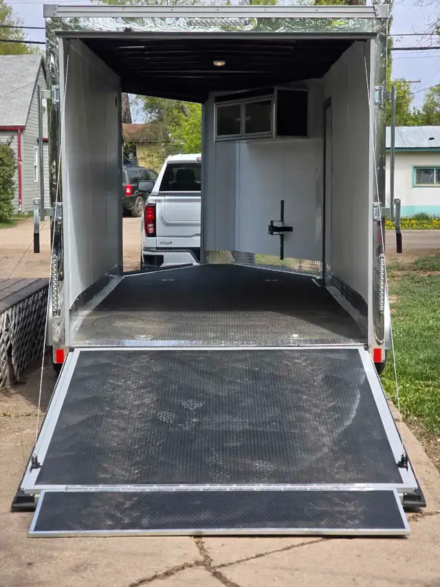 2022 cargo trailer like new , 20 ft build by united trailers in Cargo & Utility Trailers in Meadow Lake - Image 6