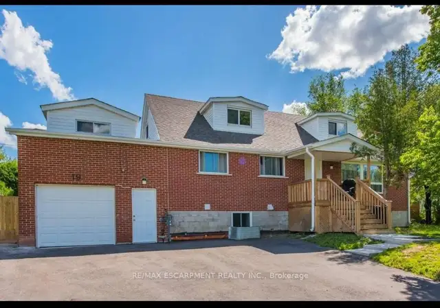 2 Bedroom Apt (second floor) in Richmond hill$2000/Month