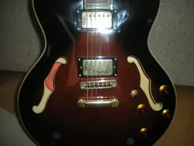 Guitare électrique Epiphone Sheraton, moniteur Mackie., View more