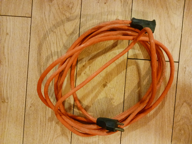 New Outdoor Extension Cord 16 Feet in Outdoor Tools & Storage in Bedford - Image 2