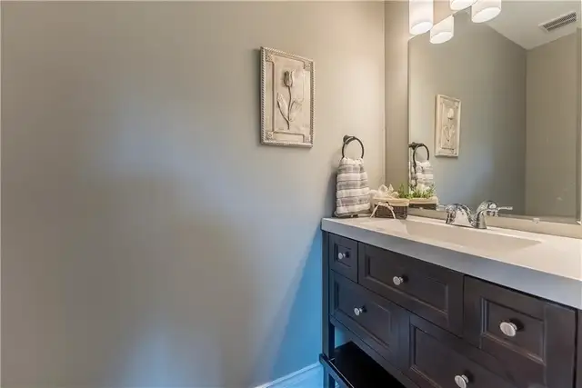 Private Bedroom - uOttawa Nursing, Students / Professionals in Long Term Rentals in Pembroke - Image 11