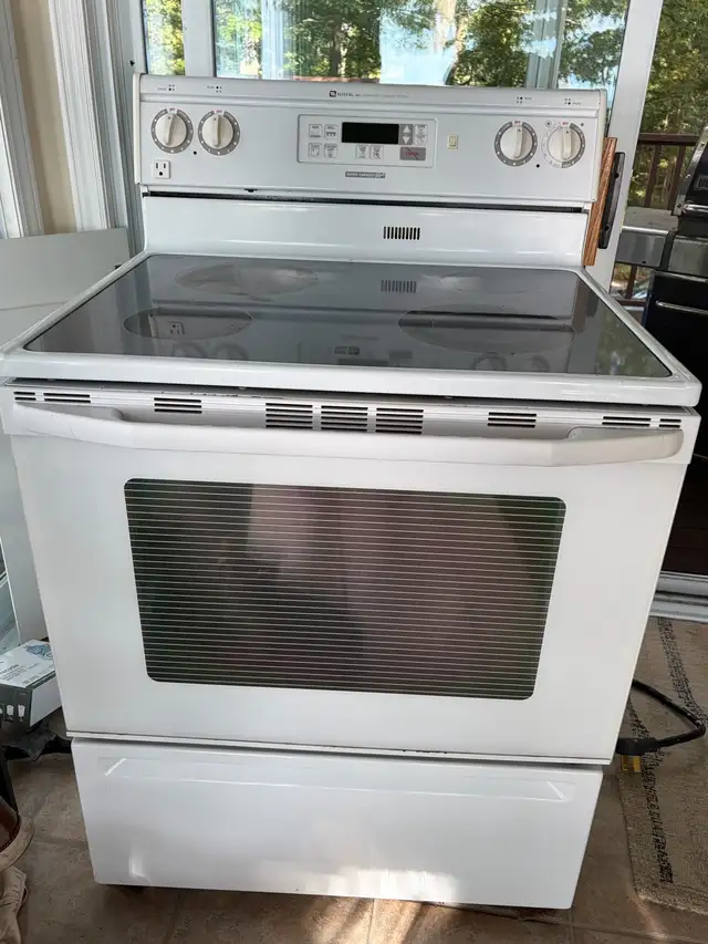 Maytag Stove  - Very nice condition $150 in Stoves, Ovens & Ranges in Belleville - Image 2