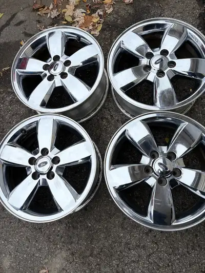 4 mags de Ford 17’’très propre et enlignement impeccable