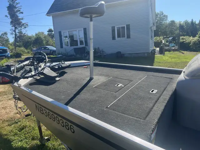 2012 Lowe Skorpion bass boat in Powerboats & Motorboats in Yarmouth - Image 4
