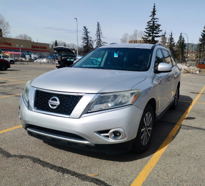 7-Seater Nissan pathfinder 2014 Crossover