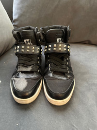 Vlado footwear women’s black size 6.5