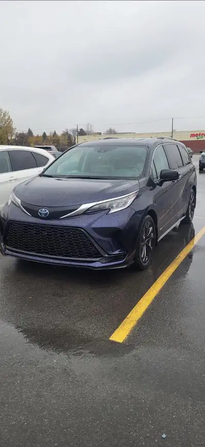 2021 Toyota Sienna XSE Hybrid FWD – Excellent Condition Original owner, well maintained, 79,005 km....