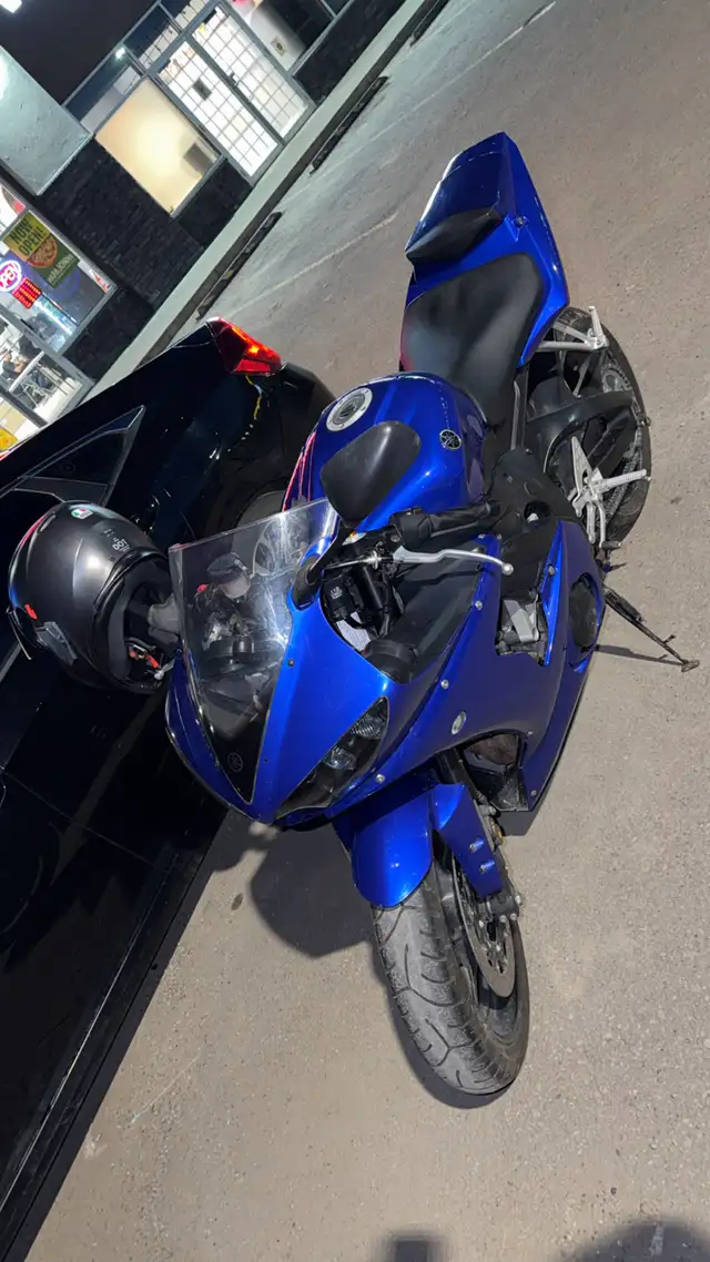 2005 Yamaha YZF-R6 **18,000KM** in Sport Bikes in Calgary - Image 5