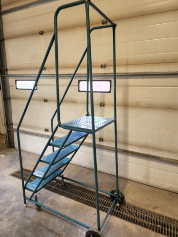 Rolling stairs Ladders & Scaffolding ChathamKent Kijiji